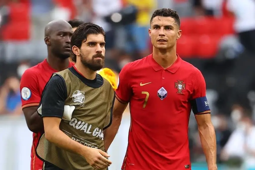 他提供一个, 等他复出后 他提供一个, 等他复出后